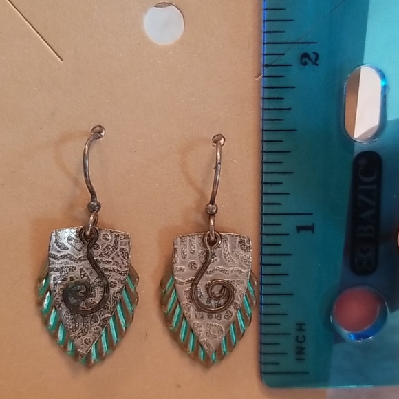 Dangling Earring - Picture 2 of 3